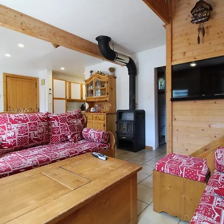 Charming 4-bed Chalet, Mountain Views, Double Garage *
