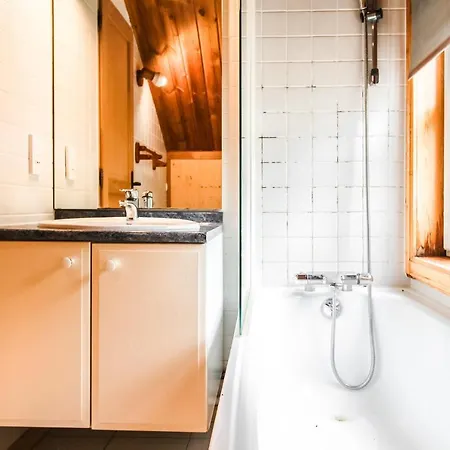 Шале Charming 4-bed Chalet, Mountain Views, Double Garage Флен