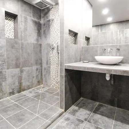 Charming 4-bed Chalet, Mountain Views, Double Garage * Flaine