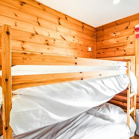 Chalet Charming 4-bed Chalet, Mountain Views, Double Garage Flaine