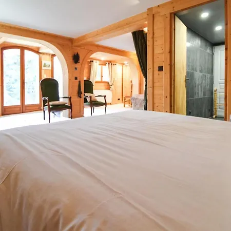 Charming 4-bed Chalet, Mountain Views, Double Garage Flaine