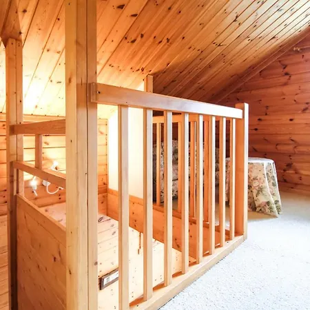 Chalet Charming 4-bed Chalet, Mountain Views, Double Garage *