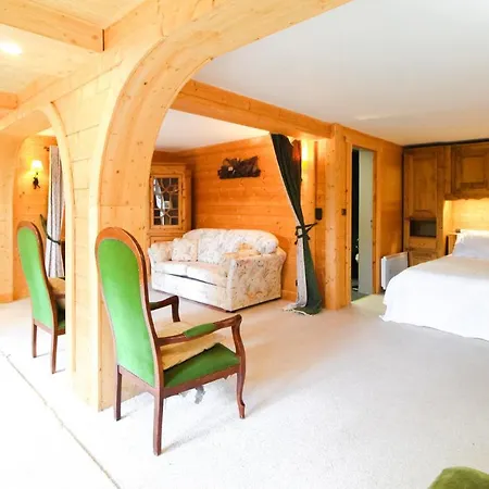 Charming 4-bed Chalet, Mountain Views, Double Garage Flaine