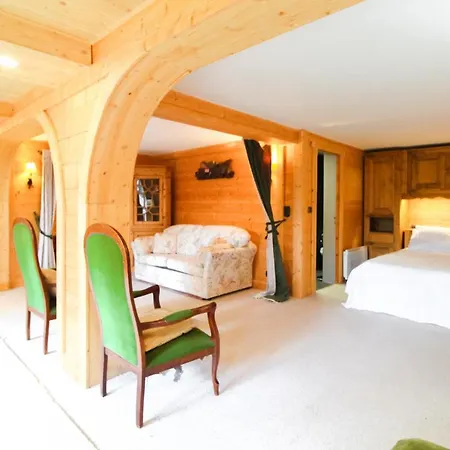Charming 4-bed Chalet, Mountain Views, Double Garage
