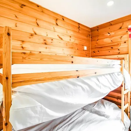 Charming 4-bed Chalet, Mountain Views, Double Garage Flaine