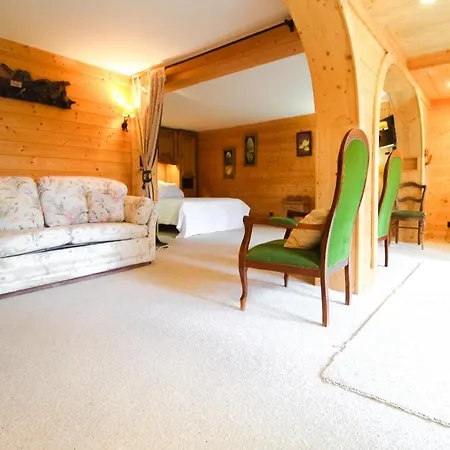 Charming 4-bed Chalet, Mountain Views, Double Garage * Flaine