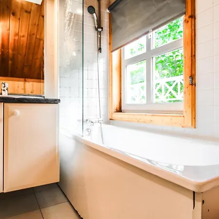 Charming 4-bed Chalet, Mountain Views, Double Garage Alpesi faház Flaine