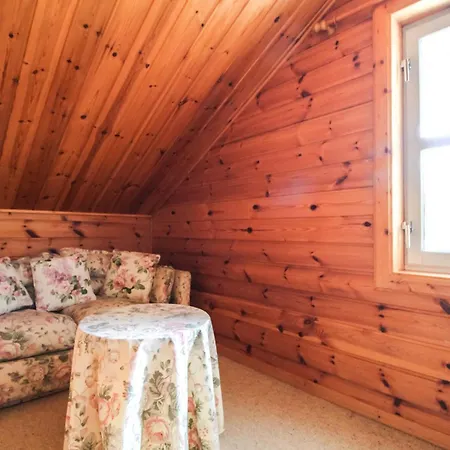Charming 4-bed Chalet, Mountain Views, Double Garage