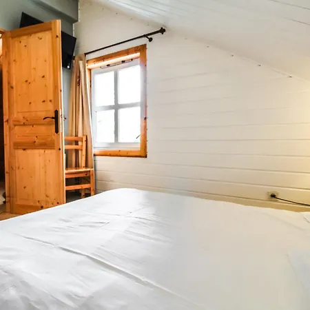 Chalet Charming 4-bed Chalet, Mountain Views, Double Garage Flaine