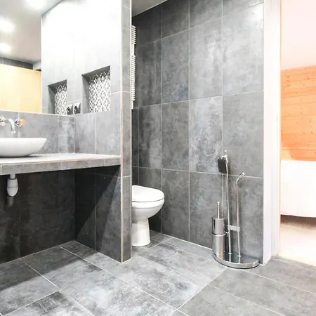 Charming 4-bed Chalet, Mountain Views, Double Garage