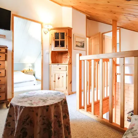Charming 4-bed Chalet, Mountain Views, Double Garage *