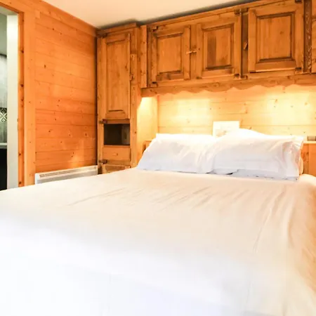 Charming 4-bed Chalet, Mountain Views, Double Garage Chalet Flaine