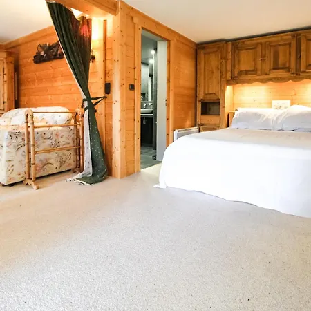 Alpstuga Charming 4-bed Chalet, Mountain Views, Double Garage Flaine