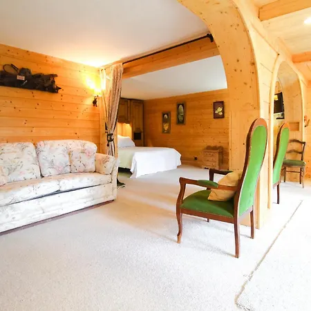 Charming 4-bed Chalet, Mountain Views, Double Garage Flaine