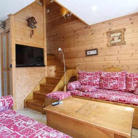 Charming 4-bed Chalet, Mountain Views, Double Garage