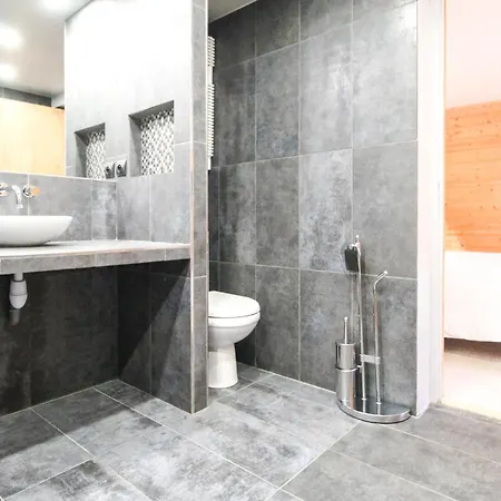 Alpesi faház Charming 4-bed Chalet, Mountain Views, Double Garage