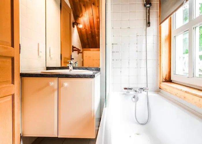 בקתה Charming 4-bed Chalet, Mountain Views, Double Garage פליין